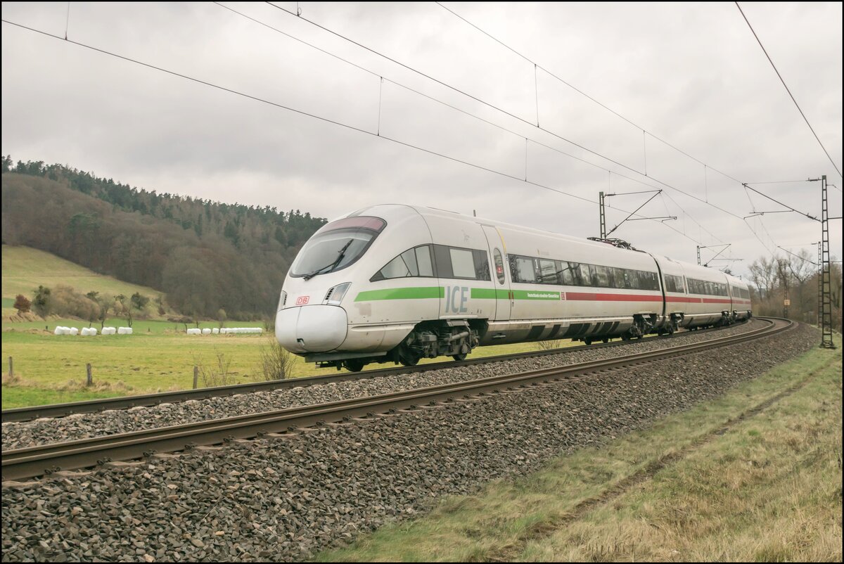 ICE 411 004-5  Arnstadt  ist am 09.02.2022 in Richtung Frankfurt/M.bei Hermannspiegel.