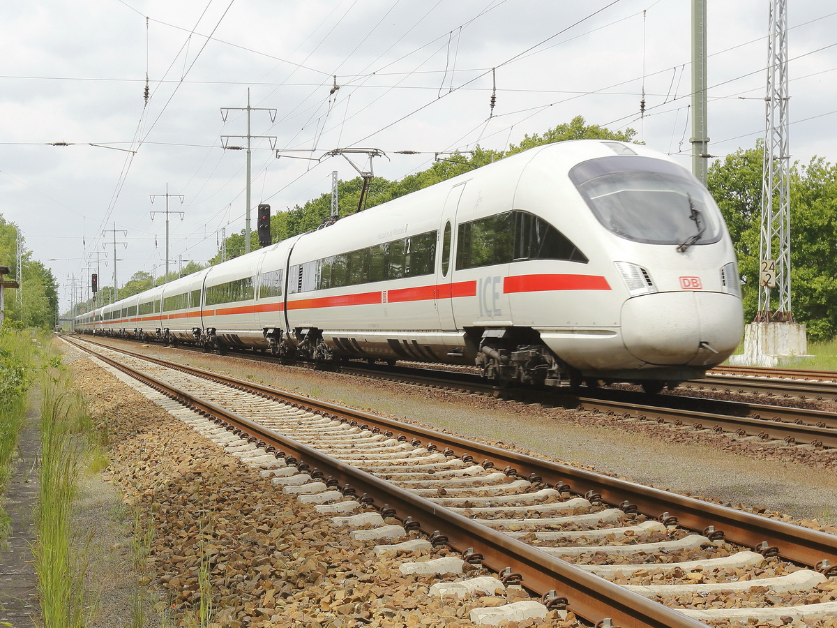 ICE 411 501-0 - Neustadt an der Weinstraße am 26. Mai 2019 auf den südlichen Berliner Außenring bei Diedersdorf in Brandenburg in Richtung Berlin.