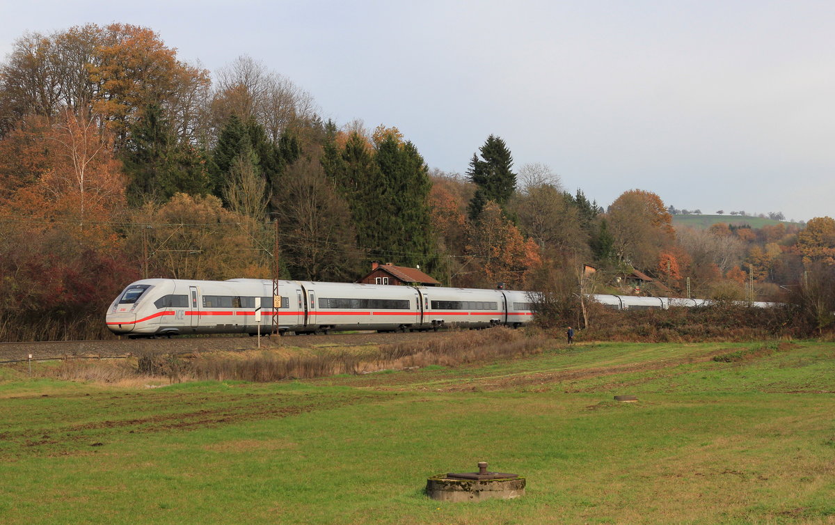 ICE 517 Dortmund-München am 21.11.2020 zwischen Reichenbach und Ebersbach. 