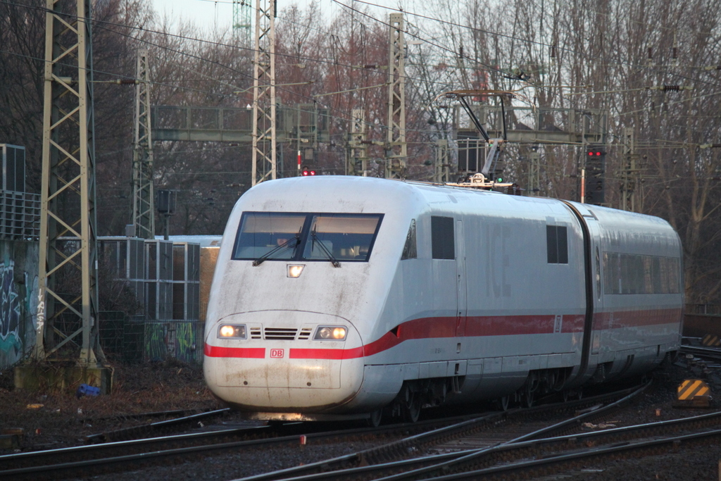 ICE 575 von Hamburg-Altona nach Stuttgart Hbf bei der Einfahrt im Hamburger Hbf.17.01.2015