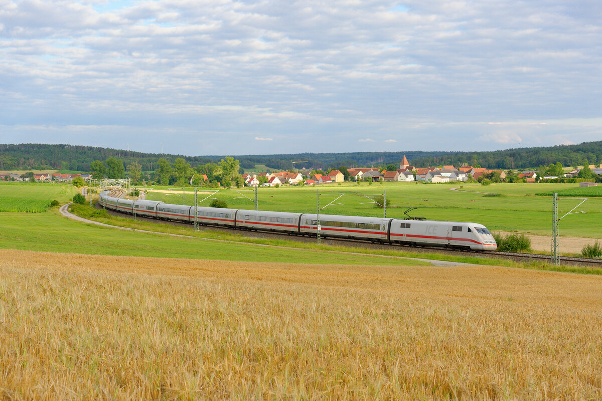 ICE 582 (München Hbf - Hamburg-Altona) bei Oberdachstetten, 17.07.2020