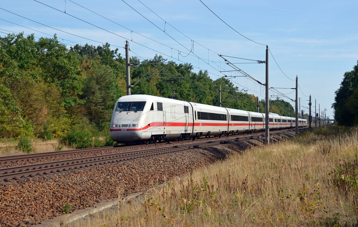 ICE 597 nach München rollte am 12.08.18 mit einem gut gelaunten Tf durch Burgkemnitz Richtung Bitterfeld. Gruß zurück!