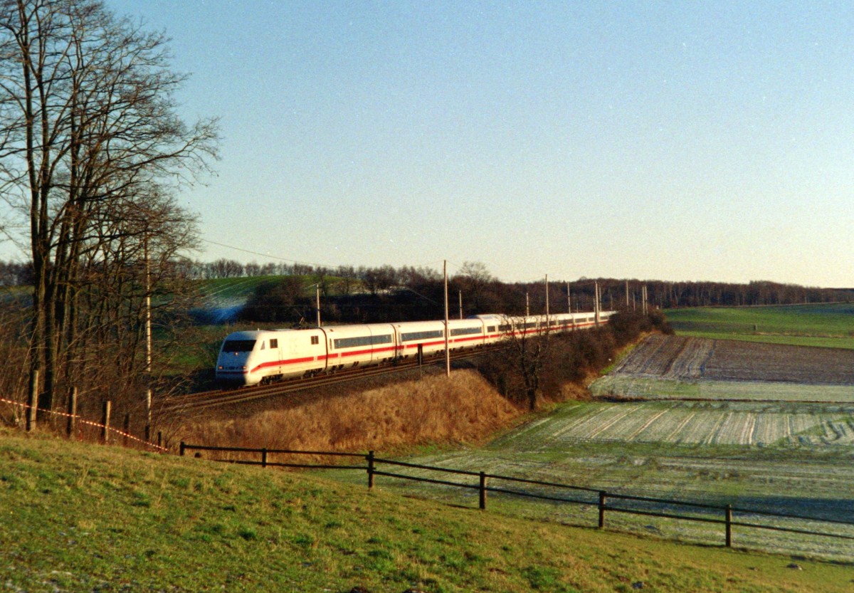 ICE 599  Leo von Clenze  (Berlin–Frankfurt–Mnchen) am 31.01.1998 zwischen Harbke und Helmstedt