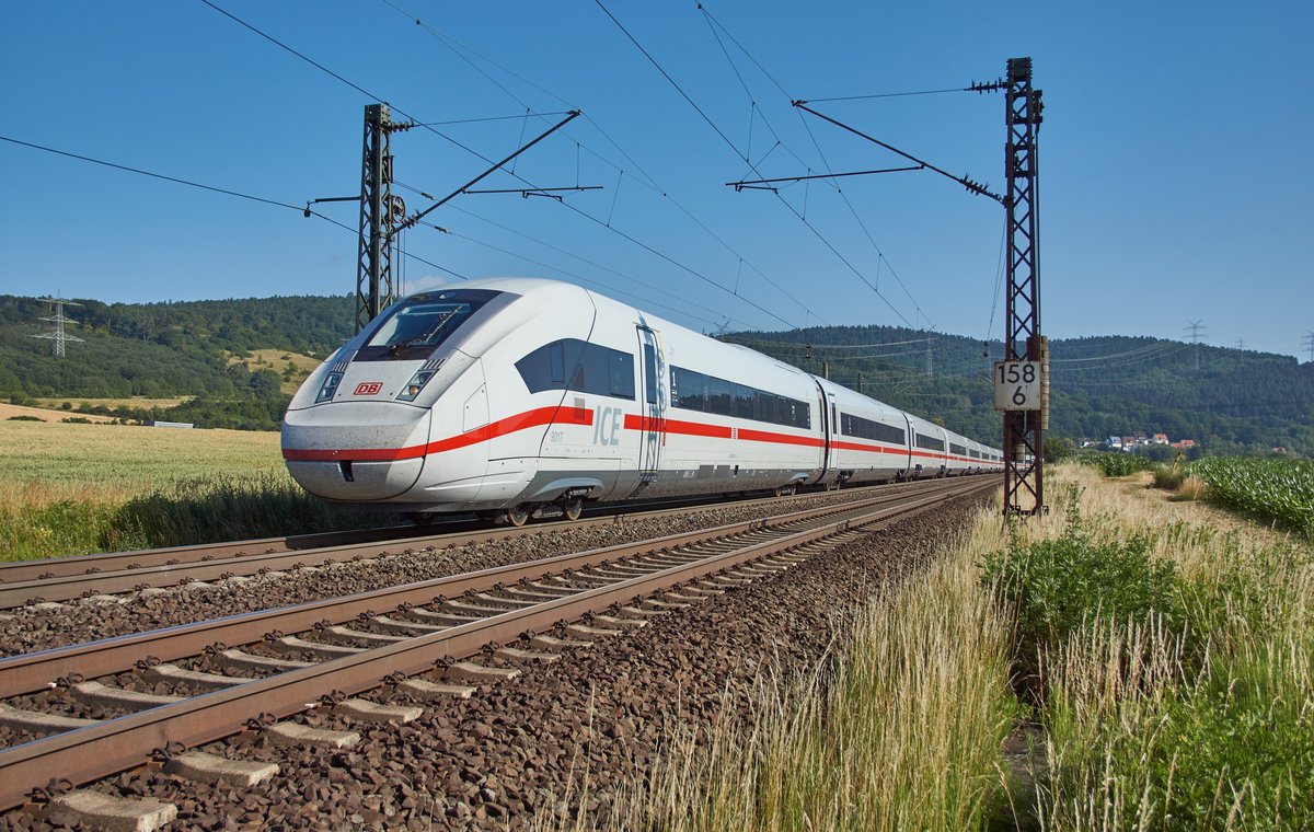 ICE 812 017-3 ist am 20.06.2018 auf dem Weg in Richtung Fulda,gesehen bei Reilos.