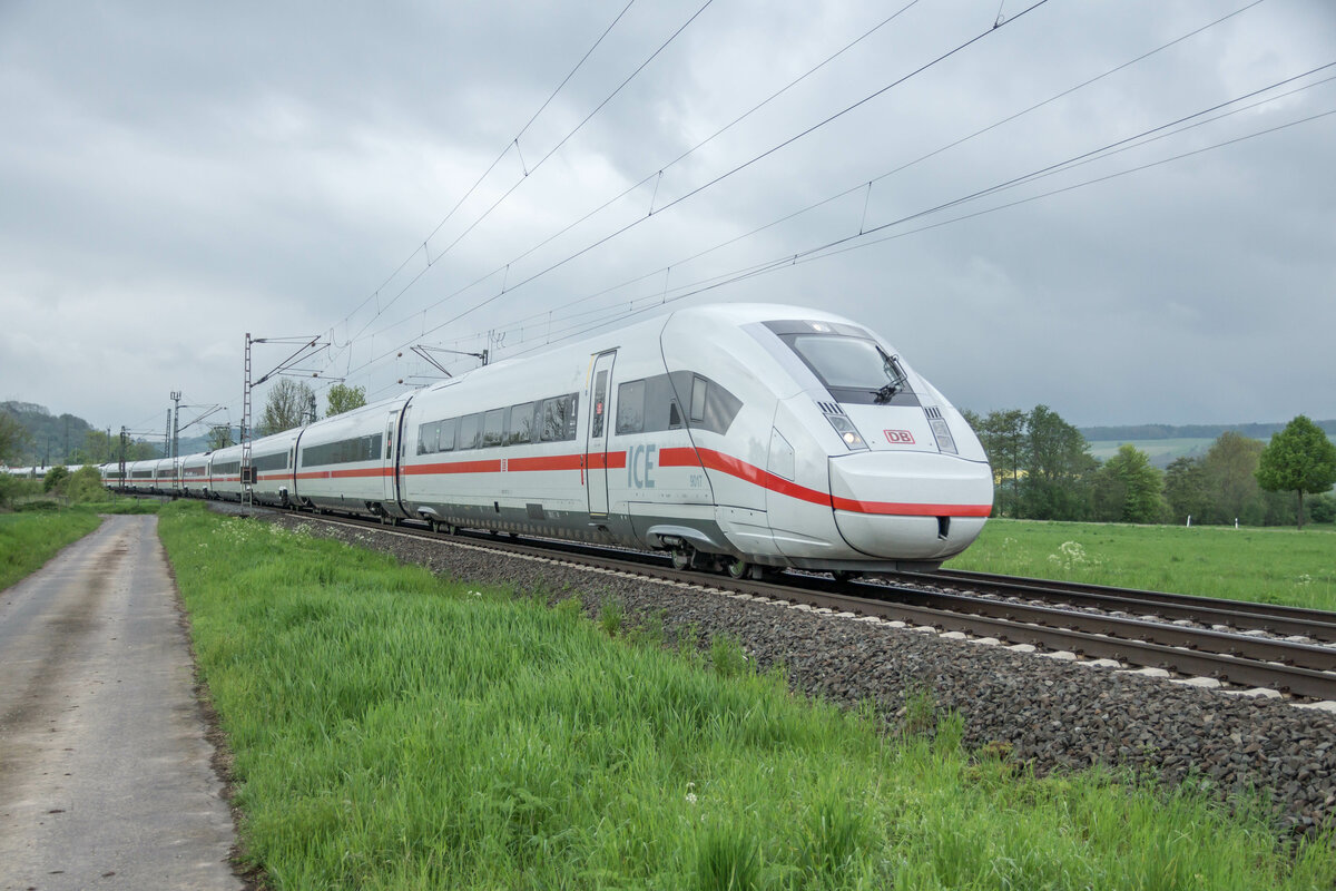 ICE 812 017-3 gesehen am 18.05.2021 bei Friedland.