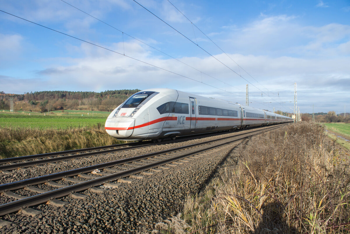 ICE 812 043-9 ist in Richtung Frankfurt/M. unterwegs,am 23.11.2021 bei Kerzell.