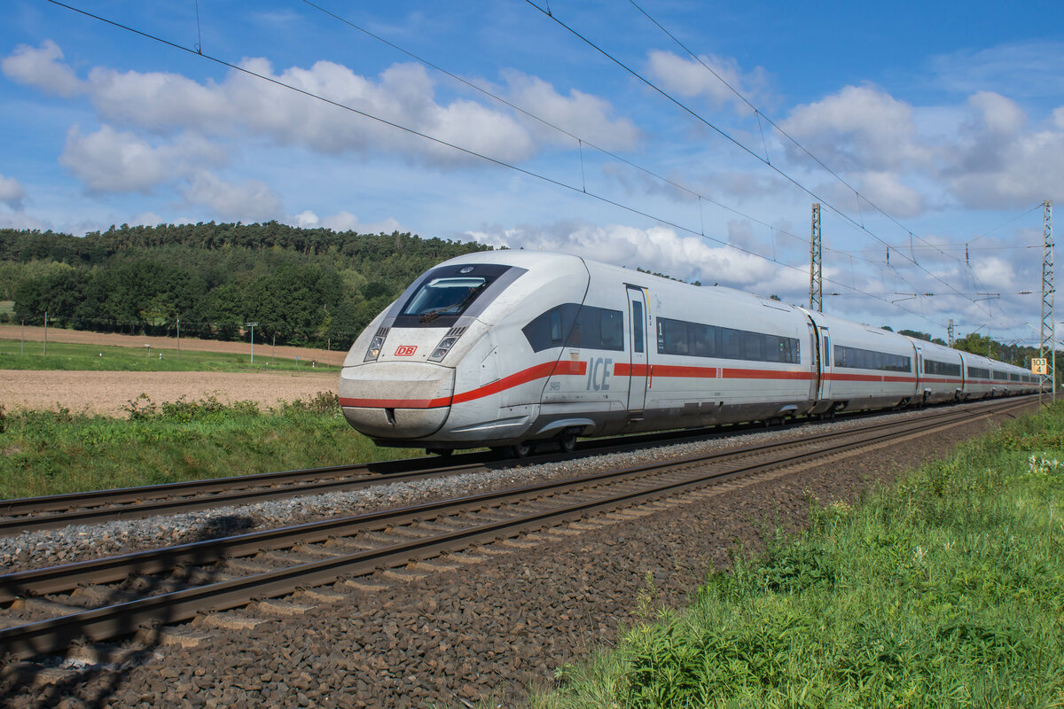 ICE 812 089-2 ist am 14.09.2023 in Richtung frankfurt/M. bei Kerzell unterwegs.