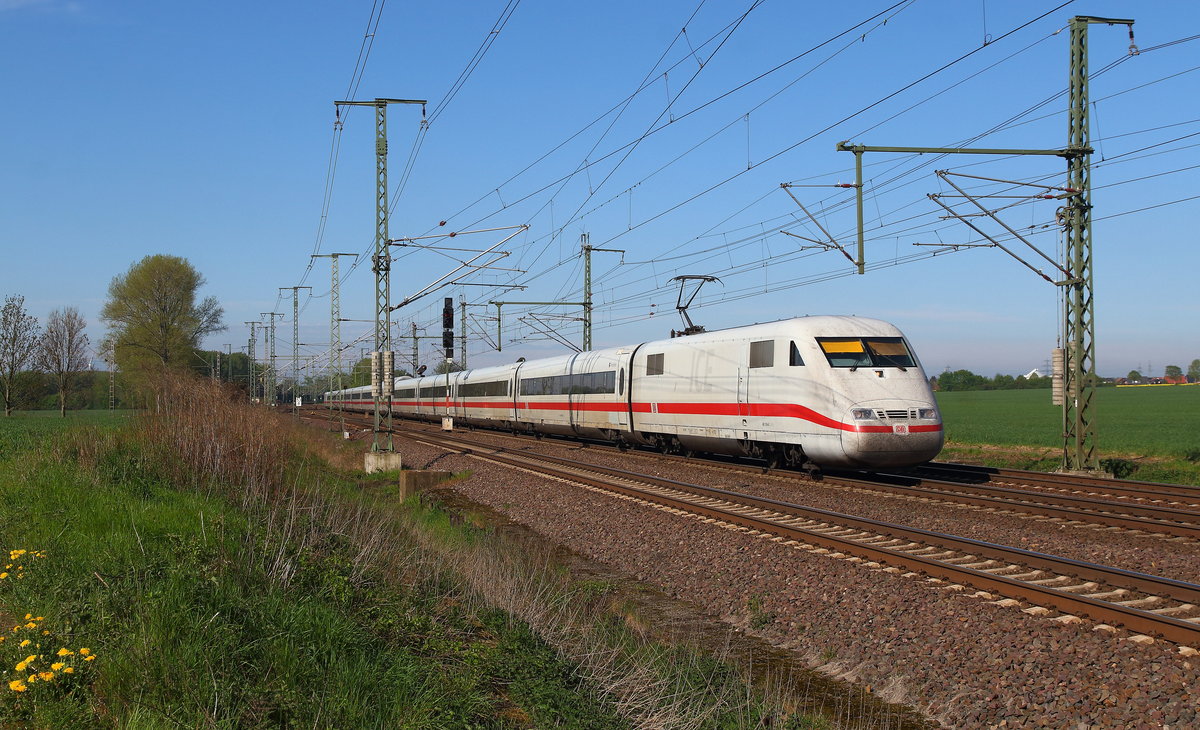 ICE 874 aus Karlsruhe nach Berlin ist in wenigen Minuten in Braunschweig. Aufgenommen wurde der ICE am Gleisdreieck Stiedden am 27.04.19