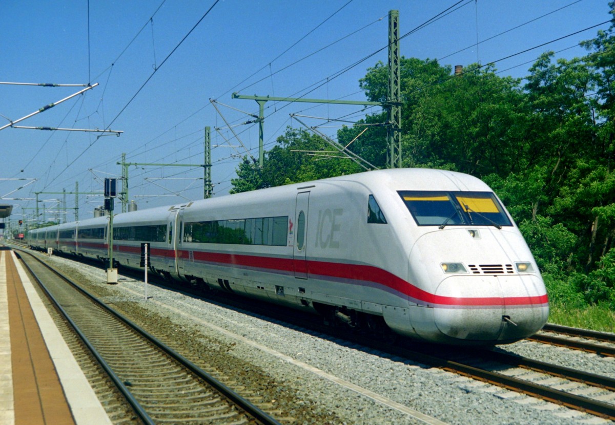 ICE 881  Albrecht Drer  (Hamburg–Mnchen) am 13.06.2000 in Vinnhorst