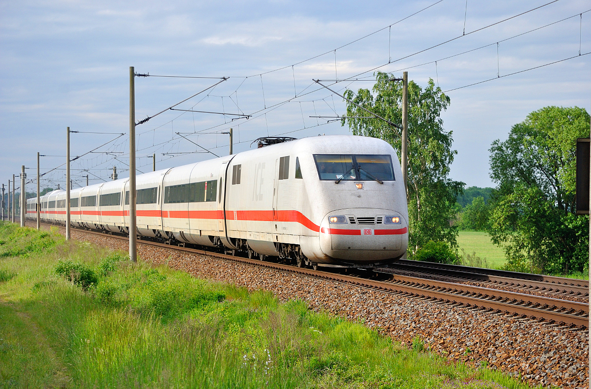 ICE 906 von Leipzig HBF nach Hamburg-Altona, bei Zschortau. 21.05.2016