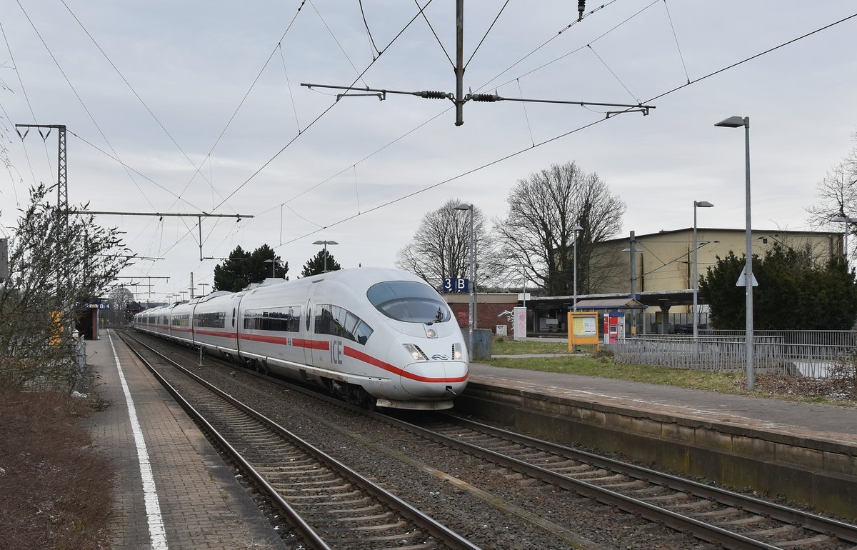 ICE Amsterdam der NS durchfhrt hier am frhen Nachmittag Rheydt Hbf durch Gleis3 in Richtung Kln. Sonntag 18.3.2018