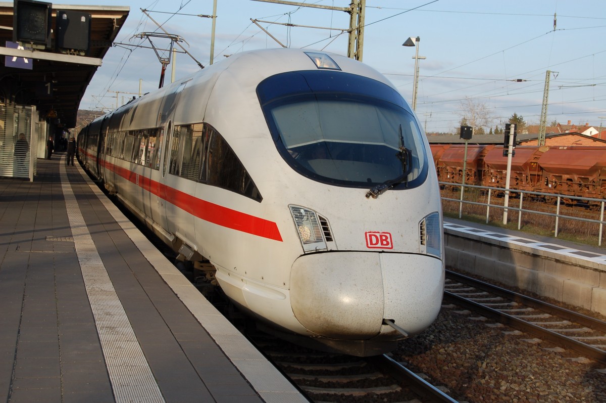 ICE Bahnhof Helmstedt mit dortigen Halt und Weiterfahrt nach Braunschweig 24 März 2011  17:30 Uhr