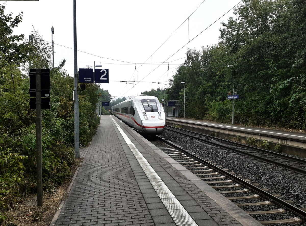 ICE Hamburg Altona Zürich durchfährt  Bad Münder am Deister in Richtung Hameln am 30.07.22