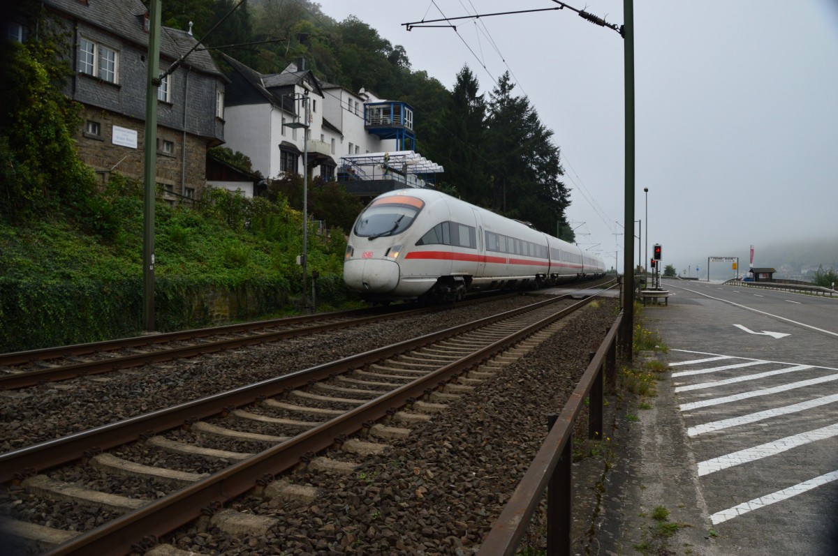 ICE Paderborn ist hier auf der Kbs 470 nach Süden unterwegs. 3.10.2014