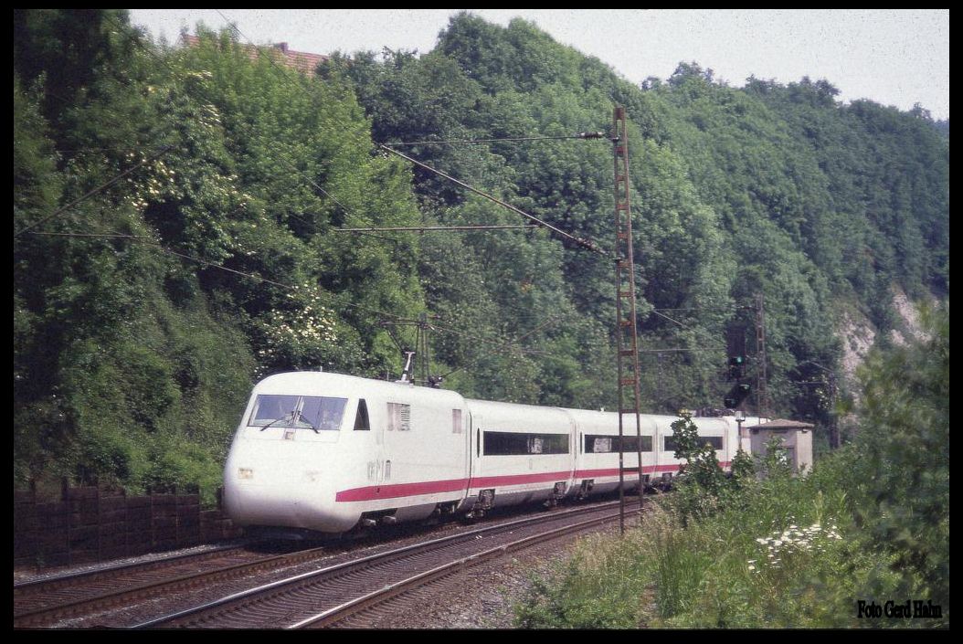 ICE Prototyp 410001 im südlichen Tunneleinschnitt in Lengerich am 4.6.1989 in Richtung Münster fahrend.