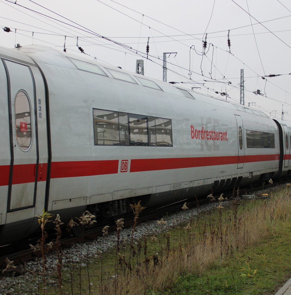 ICE-Speisewgen am 13.12.2020 im Rostocker Hbf. 