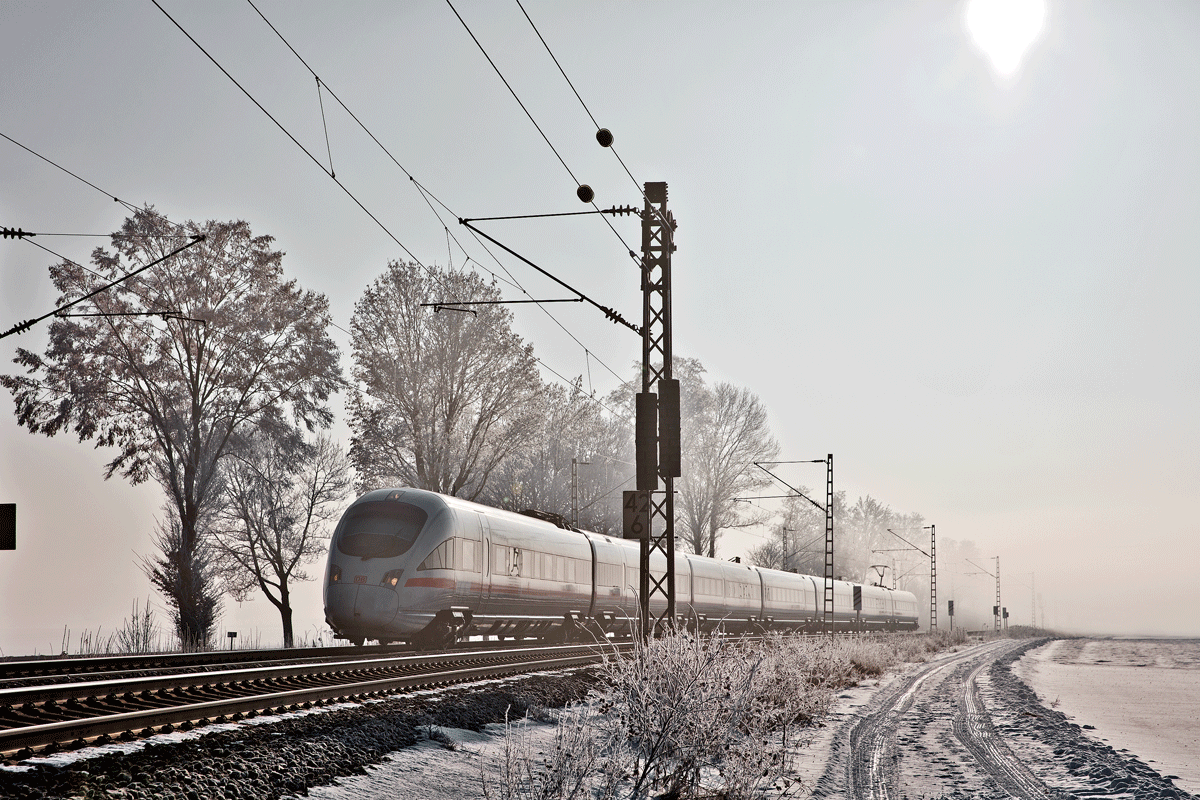 ICE-T  28 aus Wien Hauptbahnhof nach Frankfurt (Main)Hbf fährt in Langenisarhofen vorbei.Bild vom 19.1.2017