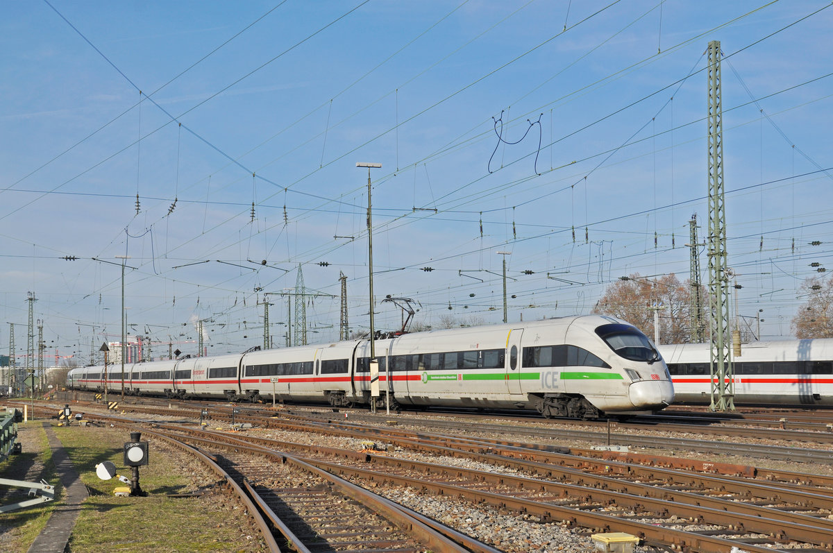 ICE-T 411 006-0  Deutschlands schnellster Klimaschützer , fährt beim badischen Bahnhof ein. Die Aufnahme stammt vom 06.12.2019.