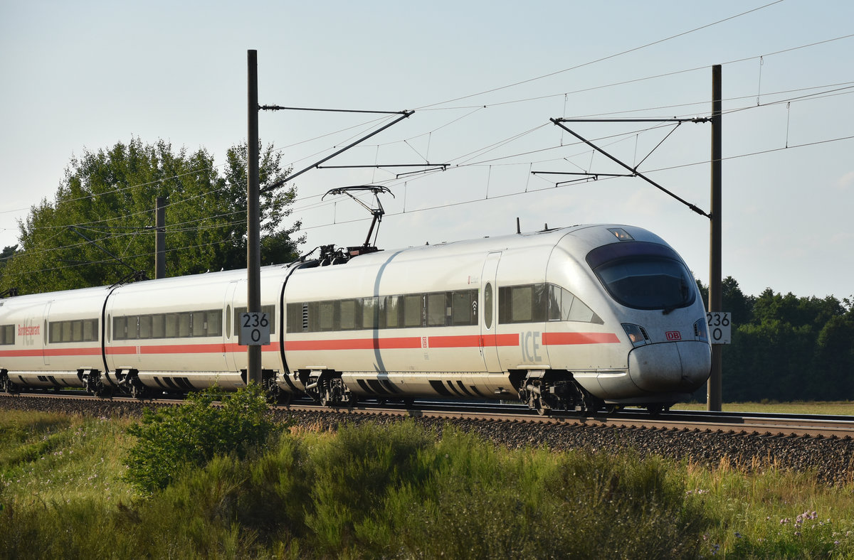 ICE-T 411 006-0  Erfurt  kommend aus Hamburg, unterwegs nach Schwerin. 3km östlich von Büchen, 19.07.2018