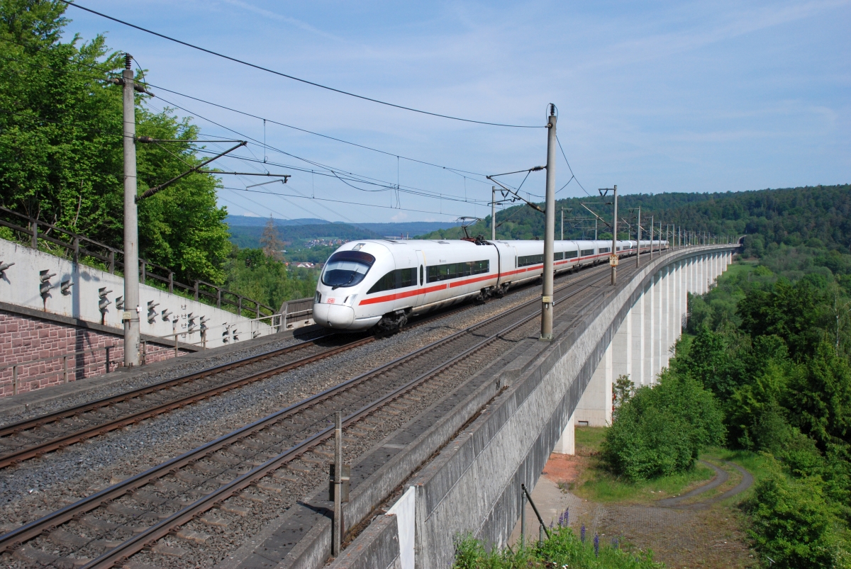 ICE-T auf der Talbrücke Michelsrombach (24.5.2019).
