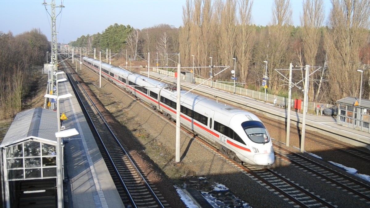 ICE T (BR 411) mit 200 km/h in Ludwigsfelde-Birkengrund. am 03.02.2014. Zu diesen Bild gibt es ein Video auf YouTube unter:
 http://www.youtube.com/watch?v=dcVHEbrLlGw&list=UU4WjM9wFD6o3IrHyOSnh7Dw&feature=c4-overview
