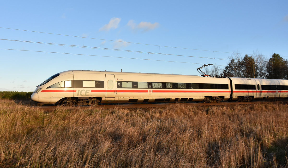 ICE-T  Pirna  411 007-8 kommend aus dem Hagenower Land. 04.12.2017, 3km östlich von Büchen.