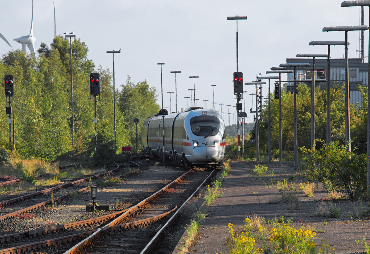 ICE-TD fährt an den Bahnsteig 3 in Puttgarden und weiter auf die Scandlines Fähre nach Rødby. - 20.06.2014