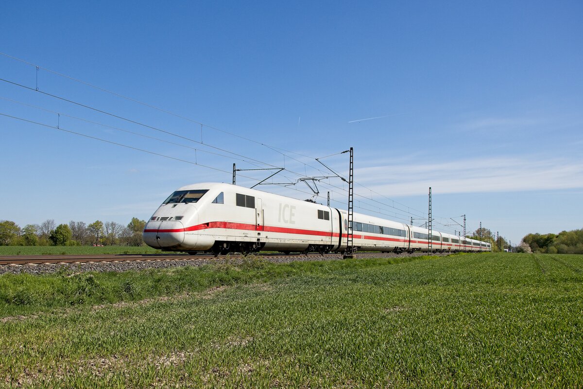 ICE-Triebzug 243  Bautzen/Budyšin  in Kamen-Westick (20.04.2022)