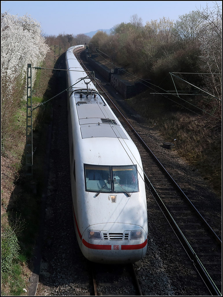 ICE-Typen -

ICE 1 auf der Remsbahn bei Kernen-Rommelshausen.

23.03.2019 (M)