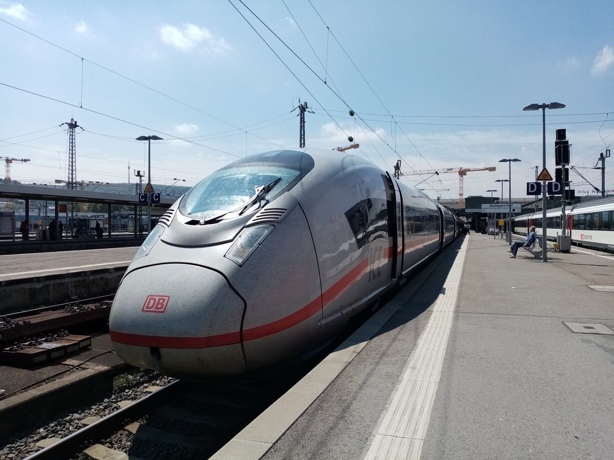 ICE Velaro nach Dortmund im Stuttgarter Hbf.
Augenommen am 17.05.2019.