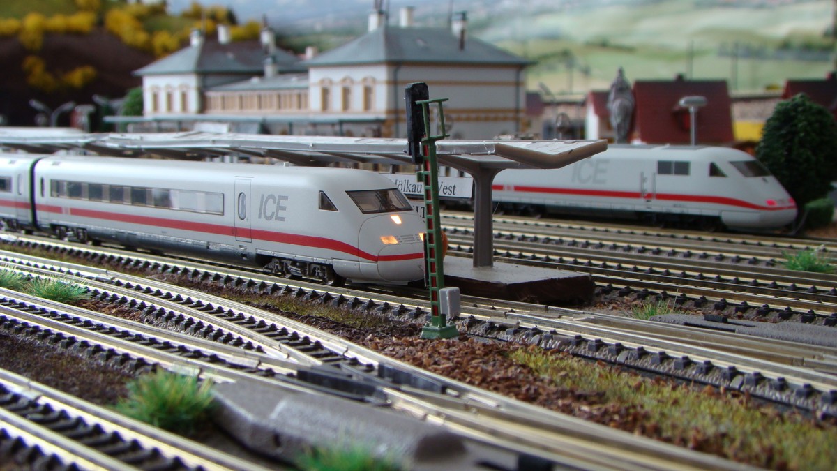 ICE1 u. ICE2 auf meiner Anlage von Minitrix u. Fleischmann 24.01.2014