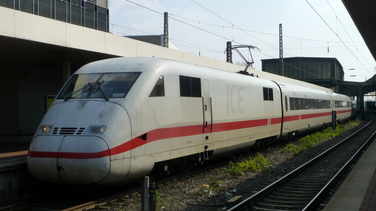 ICE2 402 038-4 stand am 14.04.19 als ICE943 nach Bln. Ostbahnhof im Duisburger Hauptbahnhof auf Gleis 12.