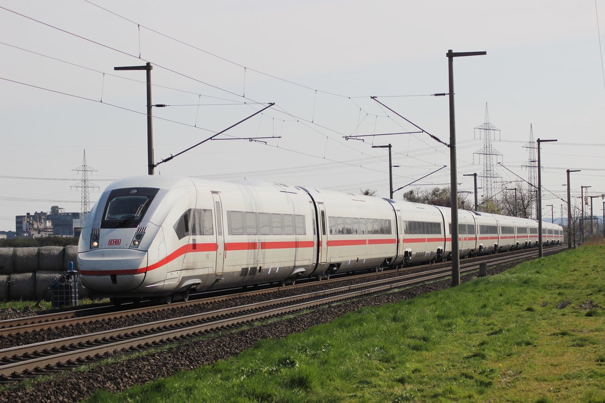 ICE4 9002 auf der Fahrt nach Köln am 11.4.2016
Gruß an den netten Tf