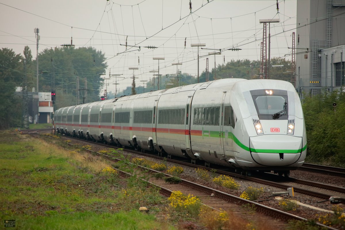 ICE4 DB mit Fernlicht in Hilden, Oktober 2020.