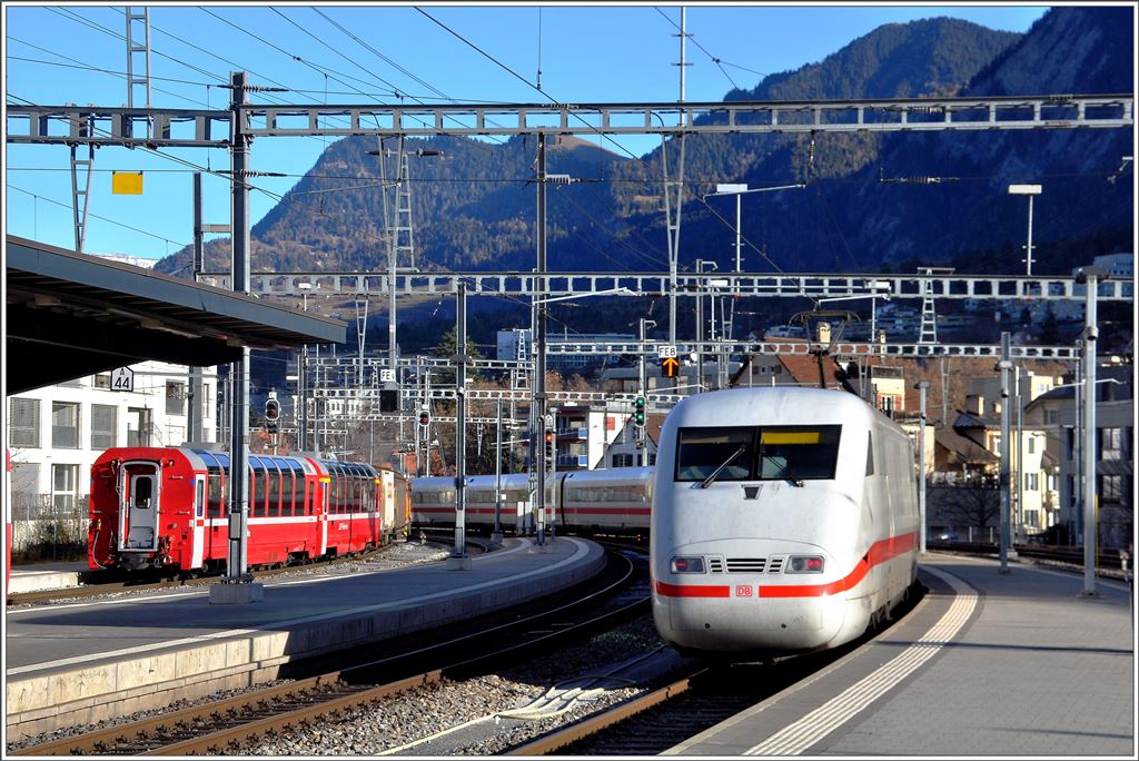ICE72 nach Hamburg verlässt Chur. (25.12.2015)