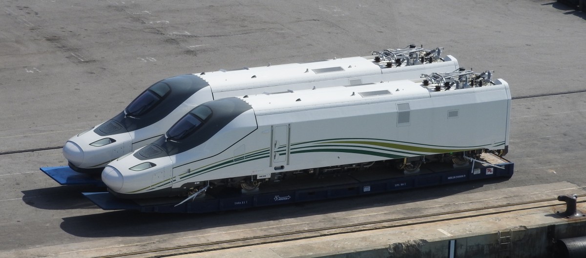 ich hoffe ich liege mit der Kategorie richtig !?
Aufgenommen am 10.10.2015 im Hafen von Barcelona von Bord der  Costa Fascinosa  ,bereit zur Einschiffung nach Saudi Arabien.