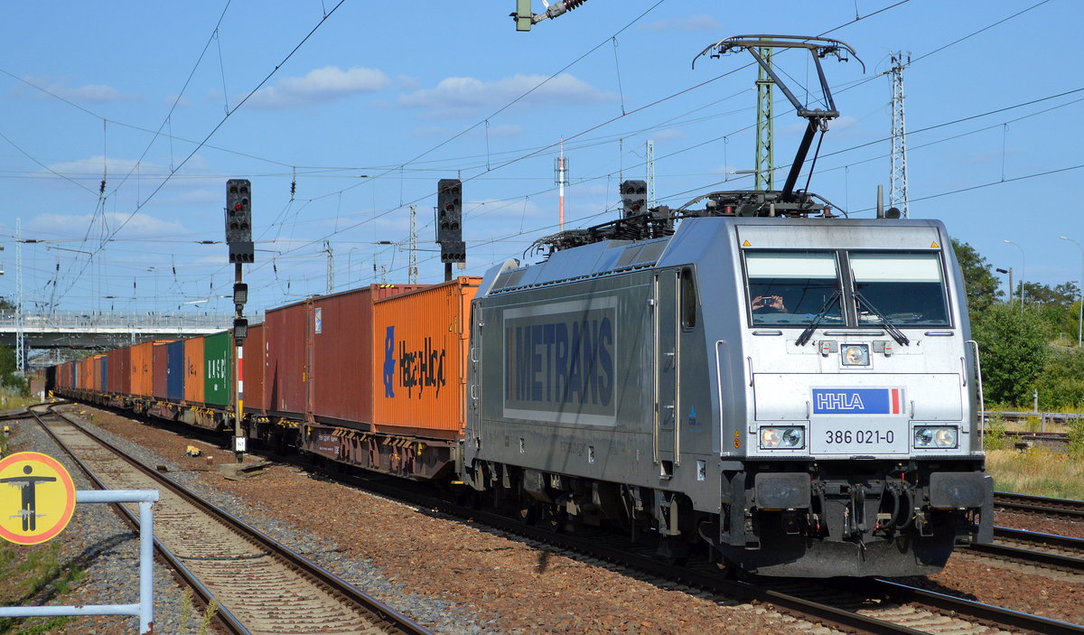 Ich hoffe ich sehe nicht allzu unmöglich aus auf dem Bild des Tf!!! METRANS  386 021-0  [NVR-Number: 91 54 7386 021-0 CZ-MT] mit Containerzug aus Polen am 21.08.18 Bf. Flughafen Berlin-Schönefeld.