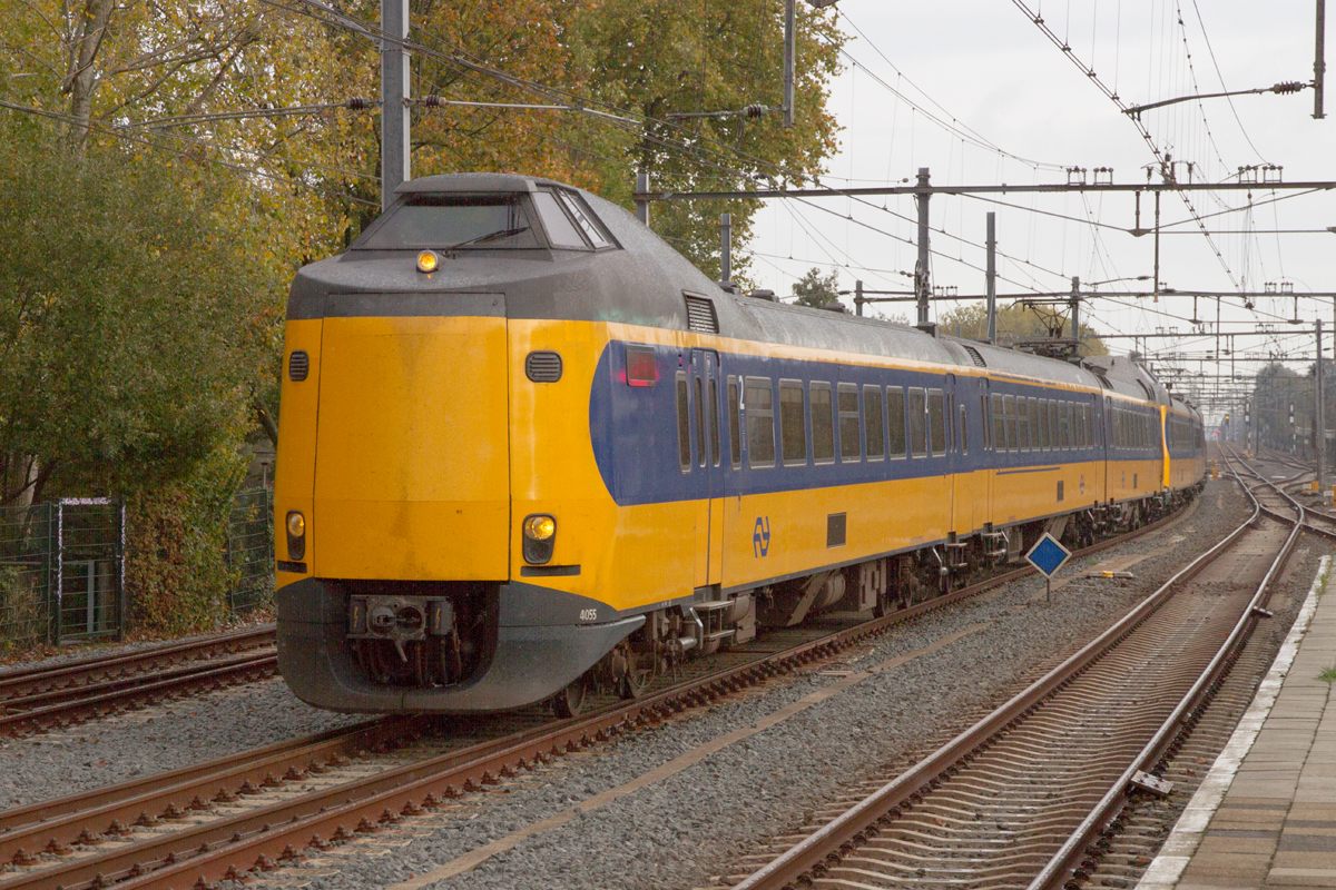 ICM Doppeltraktion bei der Ankunft im Bahnhof Gouda als Intercity nach Rotterdam Centraal, am 04.11.2022.