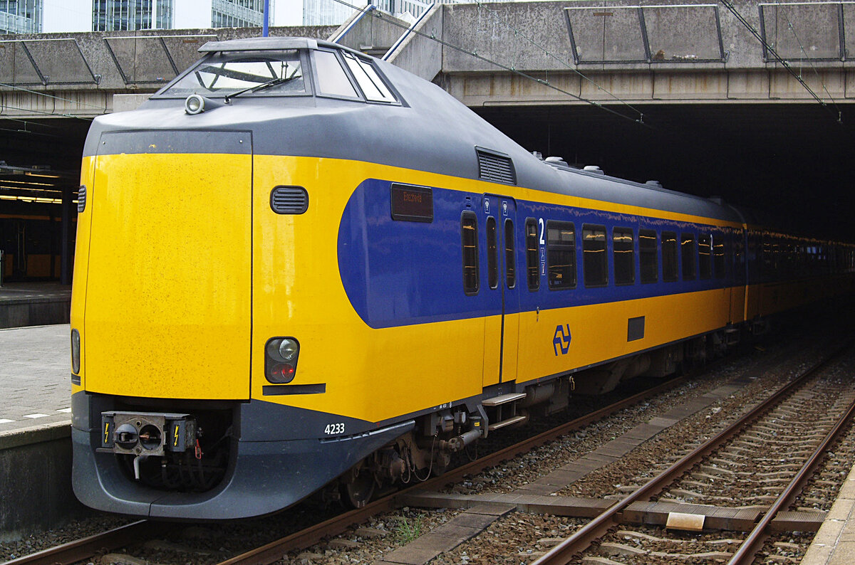 ICMm Koploper 4233, Den Haag Centraal, 31.8.2011.