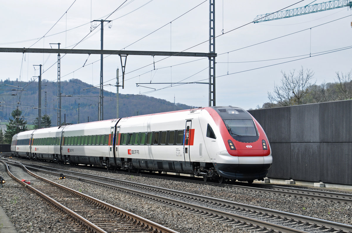 ICN 500 000  Le Corbusier  durchfährt den Bahnhof Gelterkinden. Die Aufnahme stammt vom 14.04.2018.
