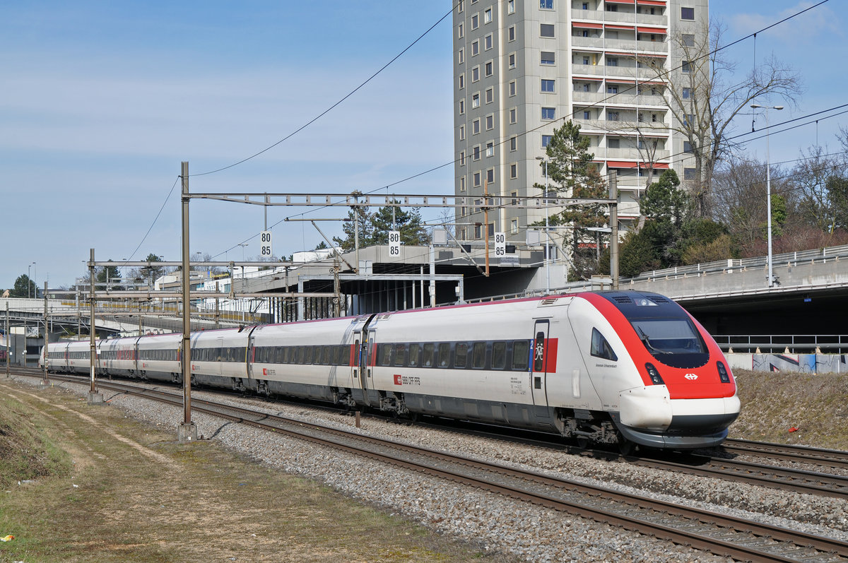 ICN 500 002 Annemarie Schwarzenbach  fährt Richtung Bahnhof Muttenz. Die Aufnahme stammt vom 05.03.2018.