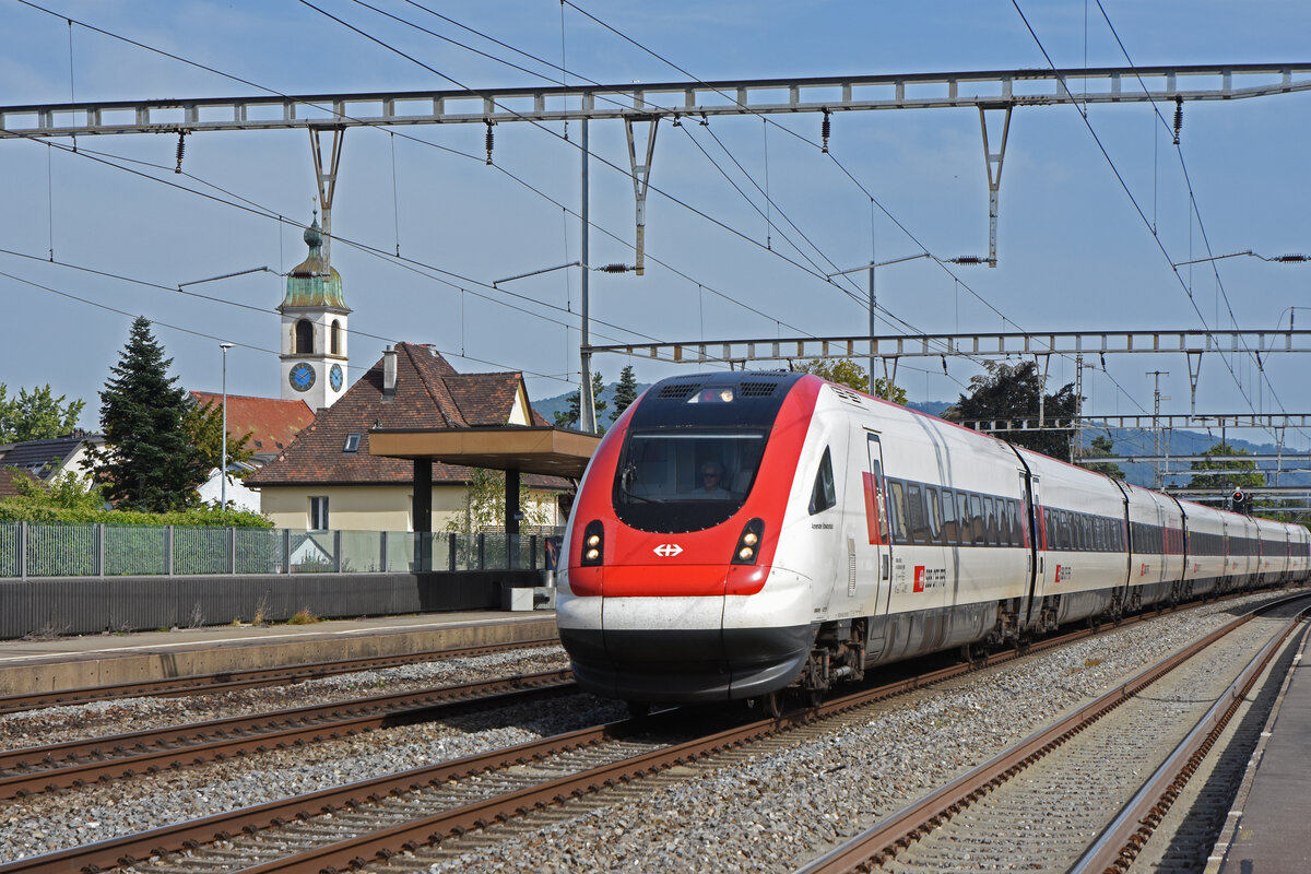 ICN 500 002  Annemarie Schwarzenbach  durchfährt den Bahnhof Rupperswil. Die Aufnahme stammt vom 25.09.2021.