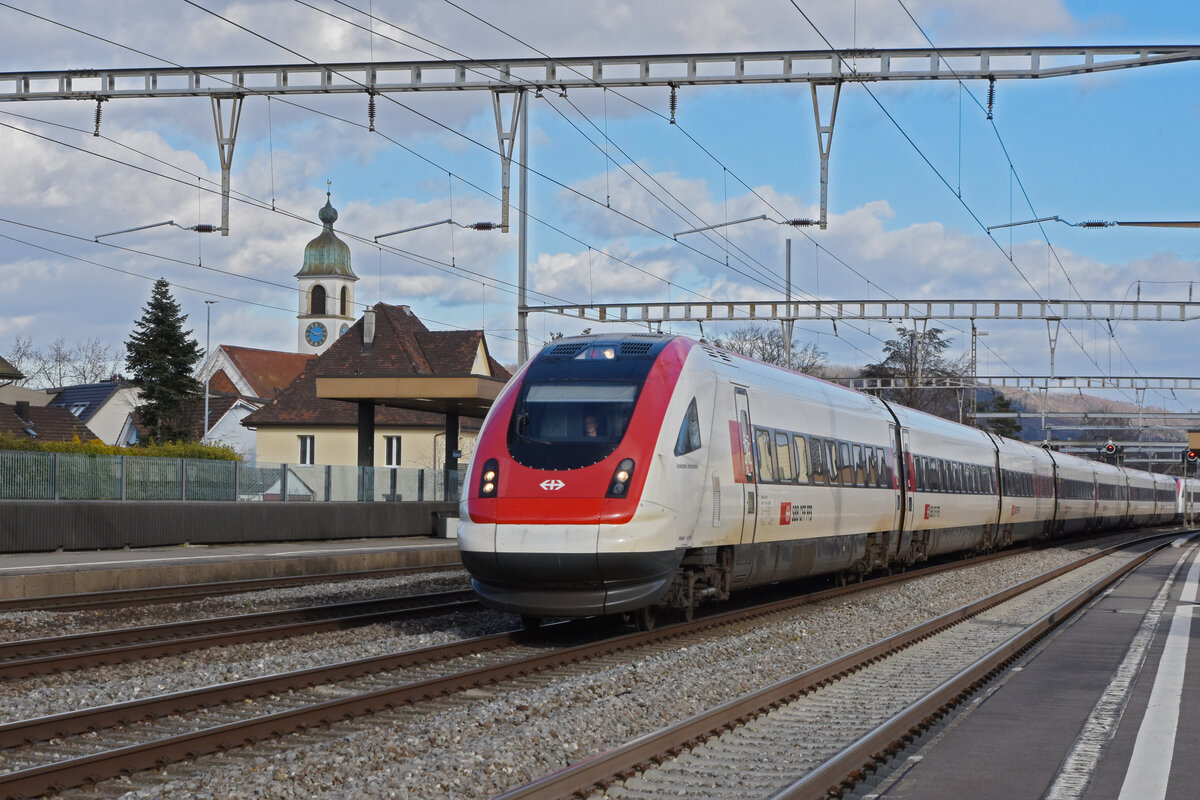 ICN 500 002  Annemarie Schwarzenbach  durchfährt den Bahnhof Rupperswil. Die Aufnahme stammt vom 07.02.2022.