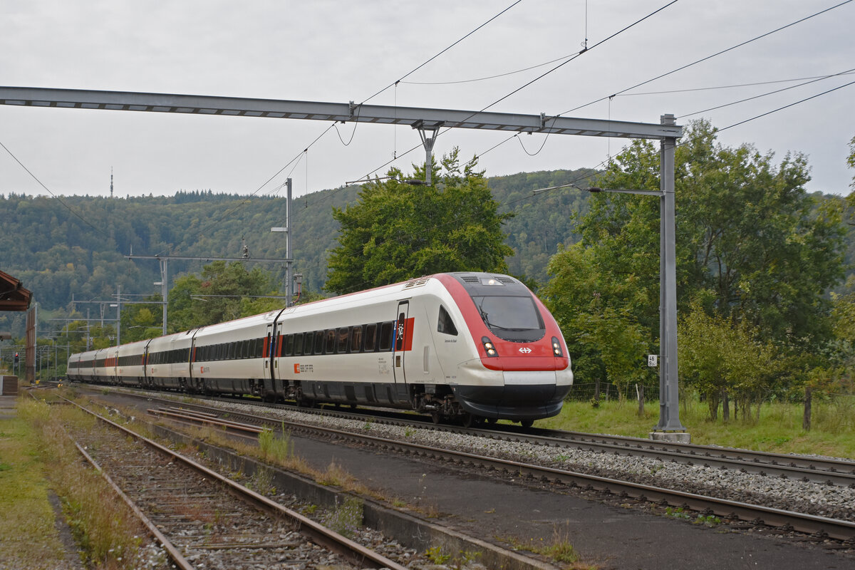 ICN 500 003  Germanie de Stael  durchfährt den Bahnhof Hornussen. Die Aufnahme stammt vom 25.09.2021.