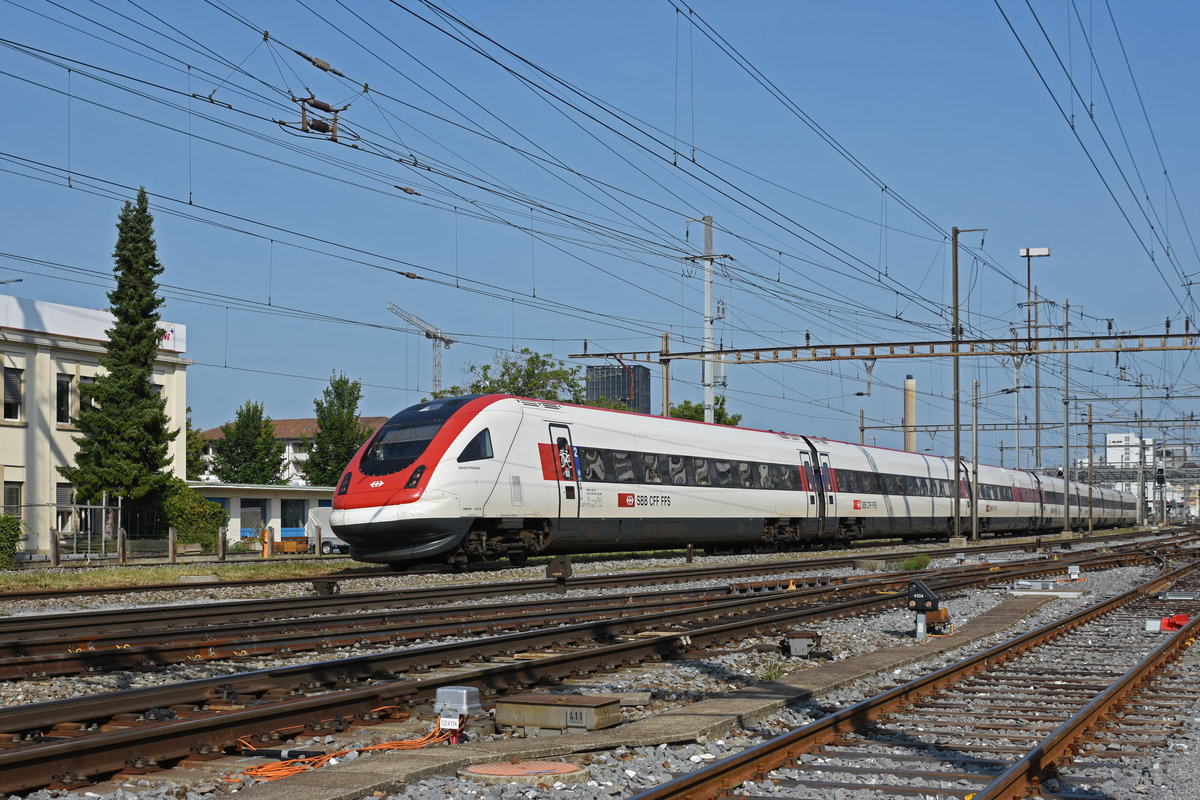 ICN 500 005  Heinrich Pestalozzi  durchfährt den Bahnhof Pratteln. Die Aufnahme stammt vom 27.08.2019.