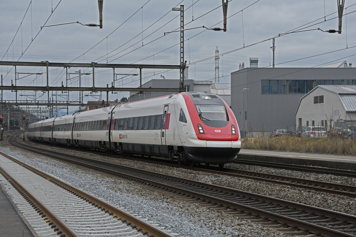 ICN 500 008  Vincenzo Vela  durchfährt am 27.02.2023 den Bahnhof Rupperswil.