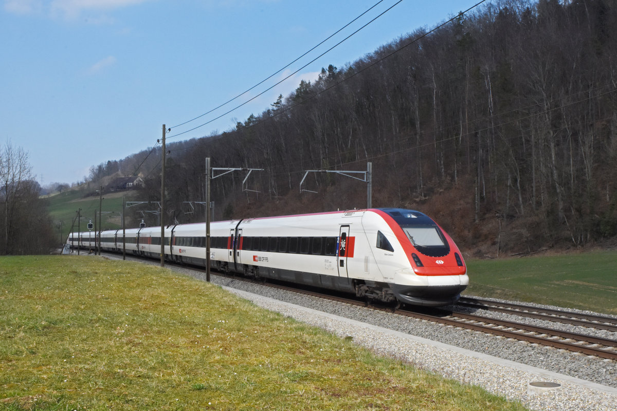 ICN 500 011  Blaise Cendrars  fährt Richtung Bahnhof Gelterkinden. Die Aufnahme stammt vom 08.03.2021.