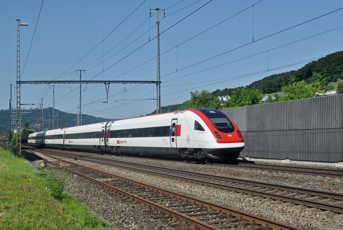 ICN 500 013  Denis de Rougemont  durchfährt den Bahnhof Gelterkinden. Die Aufnahme stammt vom 15.08.2017.