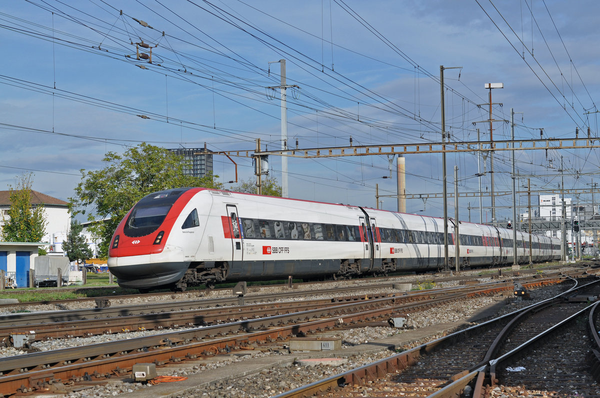 ICN 500 013  Denis de Rougemont  durchfährt den Bahnhof Pratteln. Die Aufnahme stammt vom 10.10.2017.