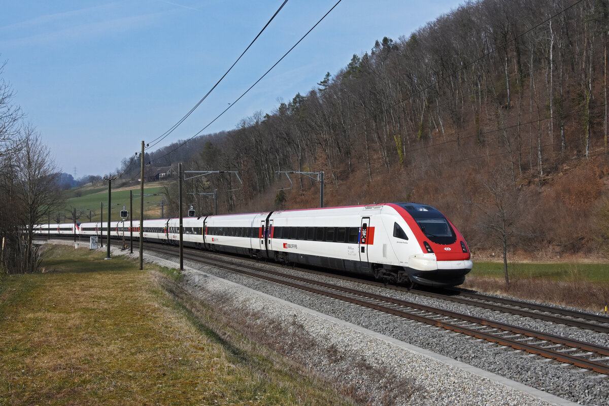 ICN 500 015  Jean-Jaques Rousseau  fährt Richtung Bahnhof Tecknau. Die Aufnahme stammt vom 12.03.2022.